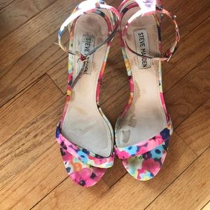 Steve Madden Stecy floral heel.